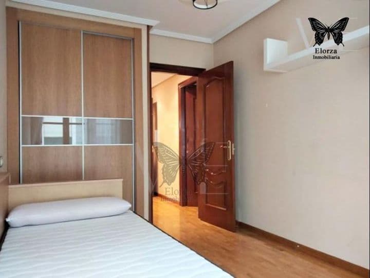 2 bedrooms apartment for rent in Oviedo, Spain - Image 7