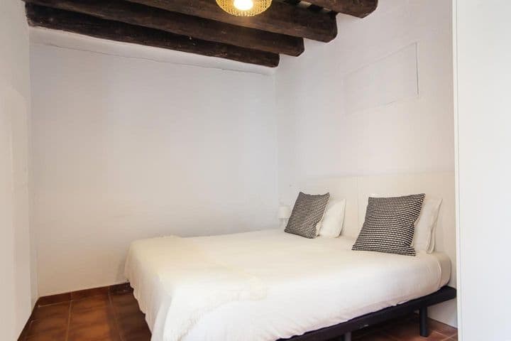 2 bedrooms apartment for rent in Ciutat Vella, Spain - Image 11