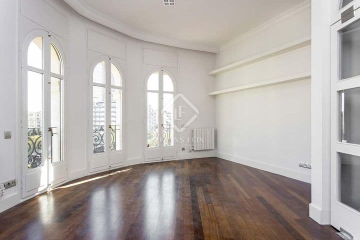 4 bedrooms apartment for rent in Barcelona, Spain