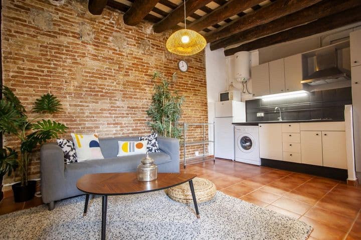 2 bedrooms apartment for rent in Ciutat Vella, Spain - Image 2