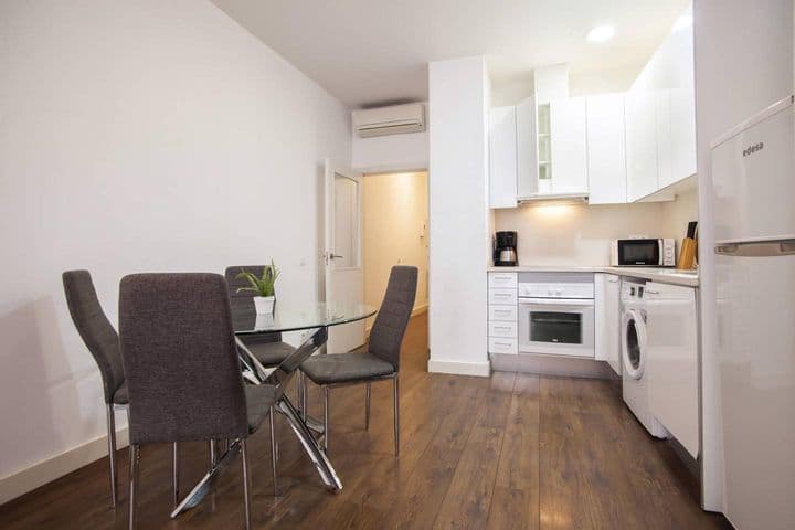 1 bedroom apartment for rent in Ciutat Vella, Spain - Image 4