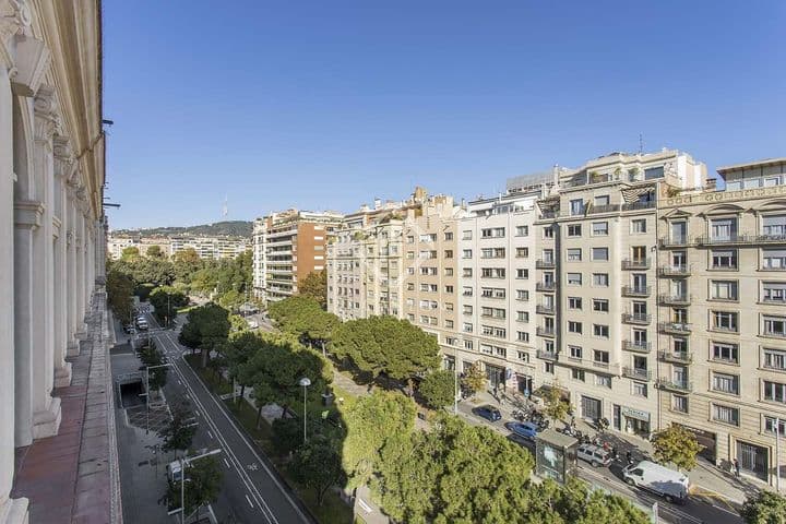 4 bedrooms apartment for rent in Barcelona, Spain - Image 4