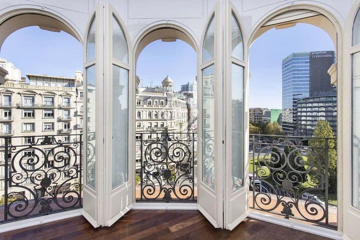 4 bedrooms apartment for rent in Barcelona, Spain - Image 2