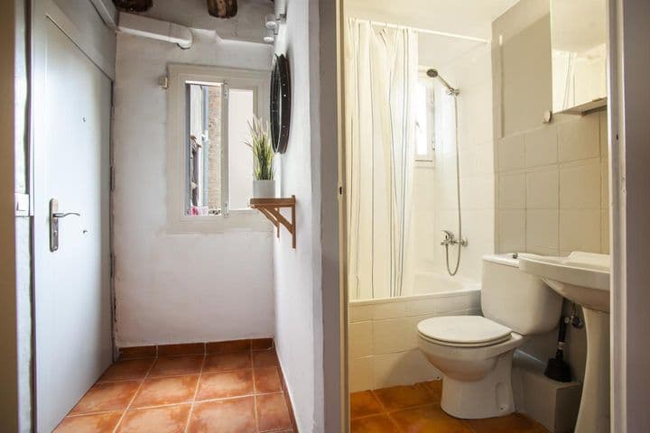 2 bedrooms apartment for rent in Ciutat Vella, Spain - Image 7