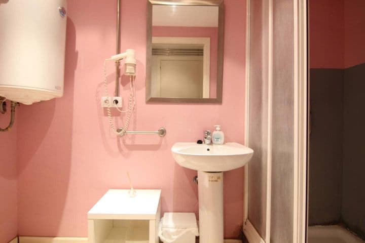 Apartment for rent in Ciutat Vella, Spain - Image 8