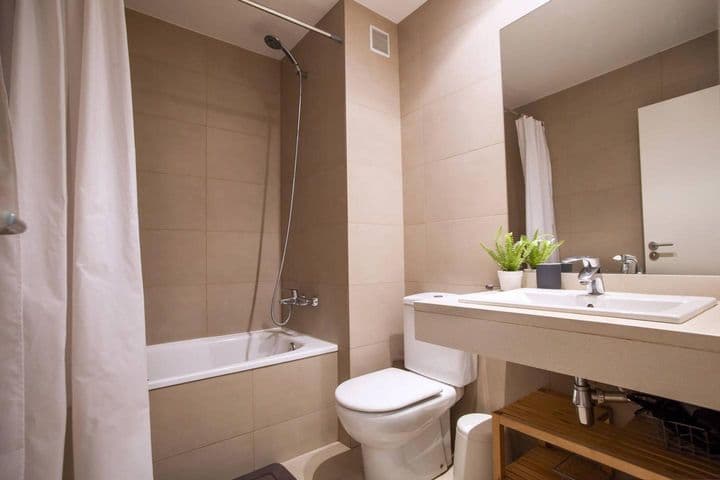 1 bedroom apartment for rent in Ciutat Vella, Spain - Image 12