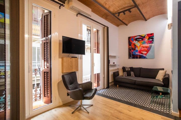 1 bedroom apartment for rent in Ciutat Vella, Spain - Image 2