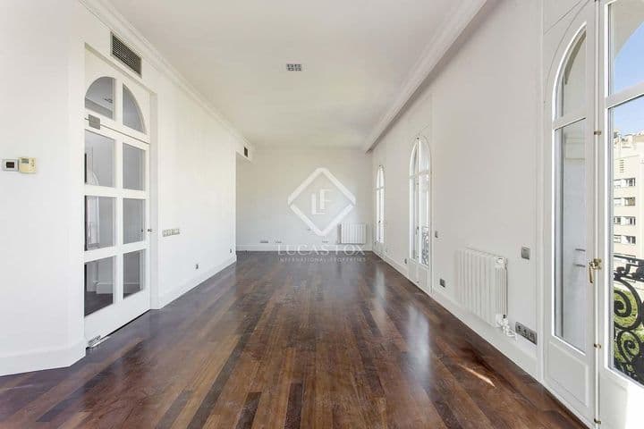 4 bedrooms apartment for rent in Barcelona, Spain - Image 6