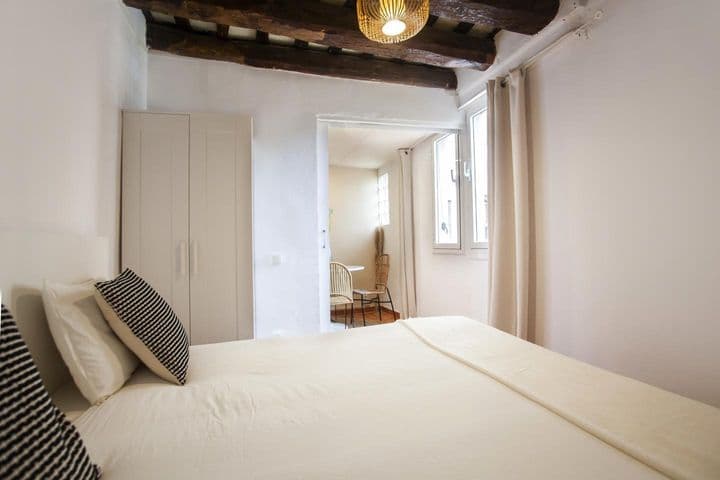 2 bedrooms apartment for rent in Ciutat Vella, Spain - Image 10