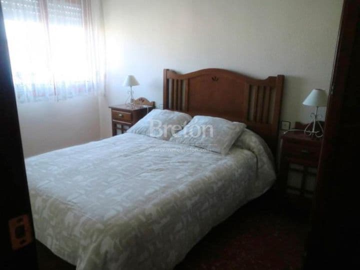 1 bedroom apartment for rent in Zaragoza, Spain - Image 6