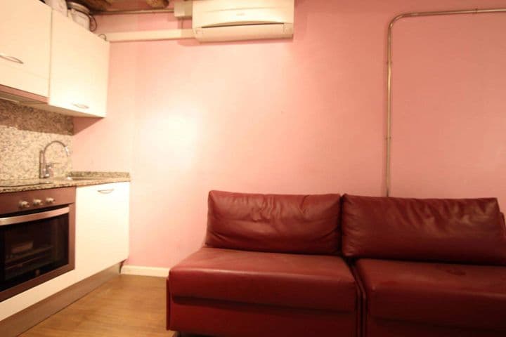 Apartment for rent in Ciutat Vella, Spain - Image 2