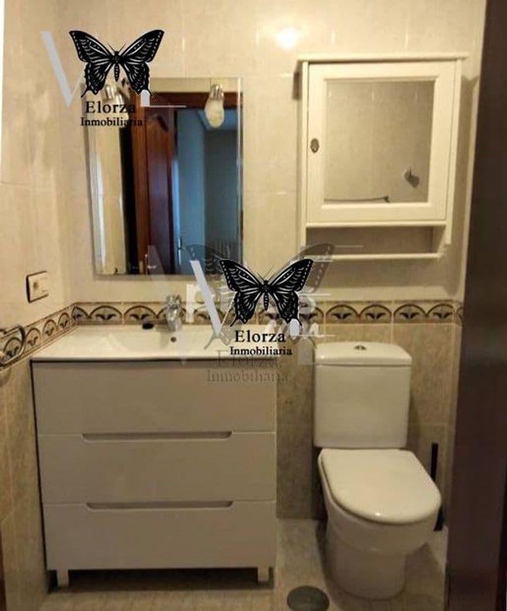 2 bedrooms apartment for rent in Oviedo, Spain - Image 12