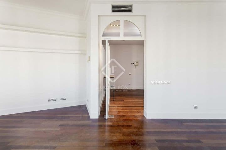 4 bedrooms apartment for rent in Barcelona, Spain - Image 7