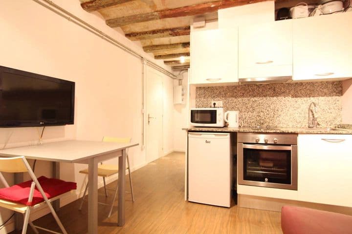 Apartment for rent in Ciutat Vella, Spain - Image 6