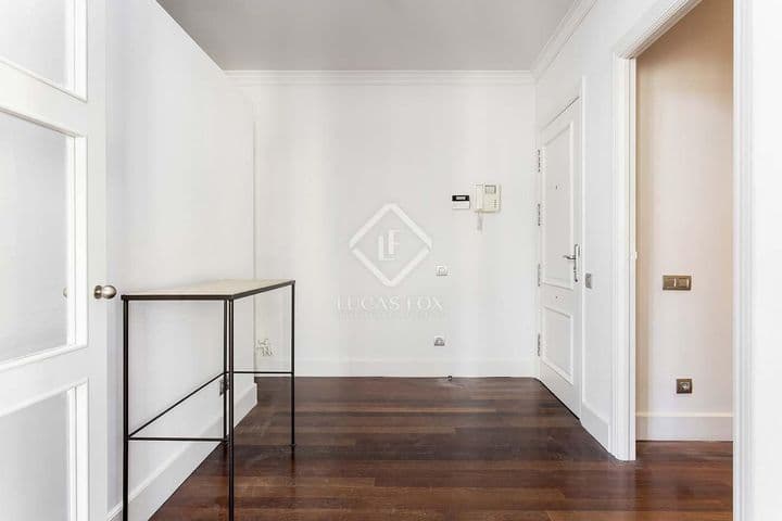 4 bedrooms apartment for rent in Barcelona, Spain - Image 9