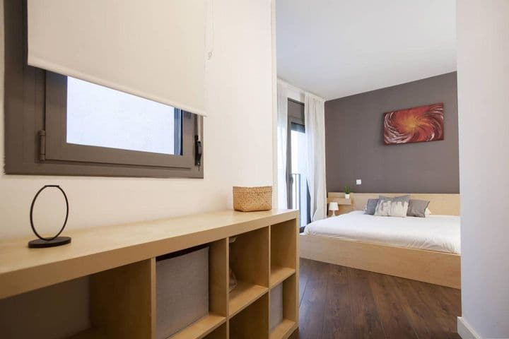 1 bedroom apartment for rent in Ciutat Vella, Spain - Image 8