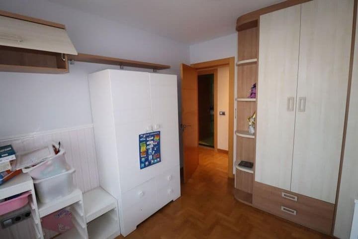 2 bedrooms apartment for rent in Gijon, Spain - Image 10