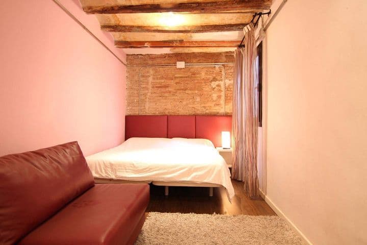 Apartment for rent in Ciutat Vella, Spain - Image 4