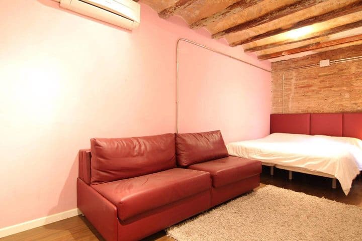 Apartment for rent in Ciutat Vella, Spain - Image 3