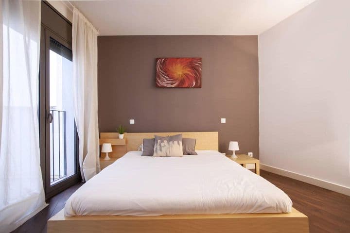 1 bedroom apartment for rent in Ciutat Vella, Spain - Image 9