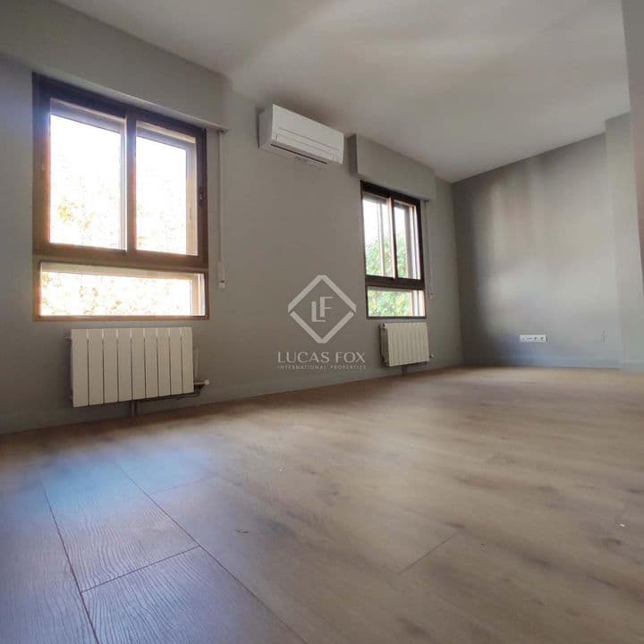 4 bedrooms house for rent in Madrid, Spain - Image 9