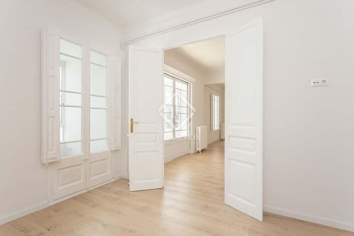 3 bedrooms apartment for rent in Barcelona, Spain - Image 8