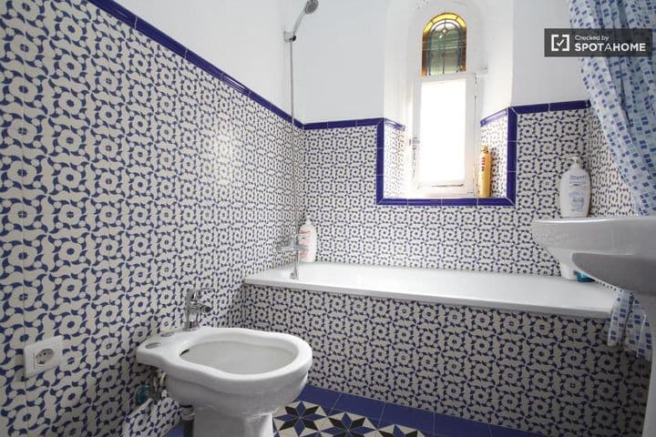 3 bedrooms apartment for rent in Centro-Sagrario, Spain - Image 2