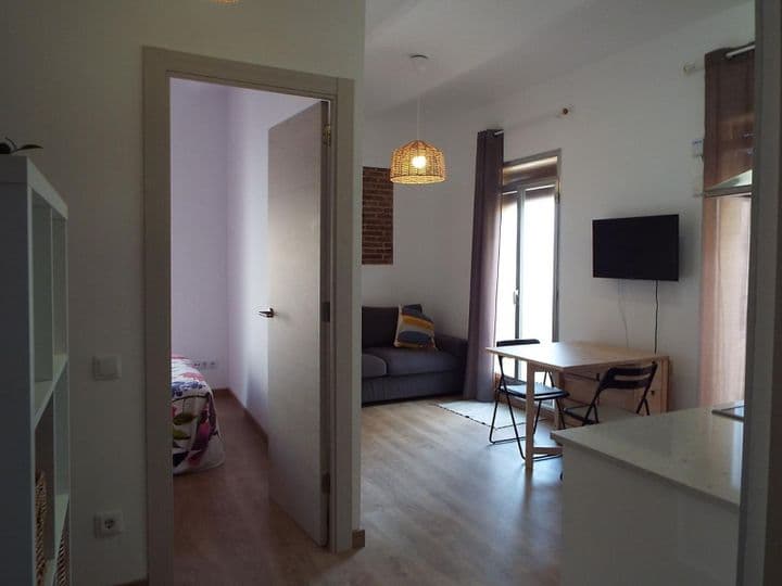 1 bedroom apartment for rent in Ciutat Vella, Spain - Image 7