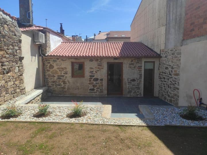 1 bedroom house for rent in Santiago de Compostela, Spain - Image 2