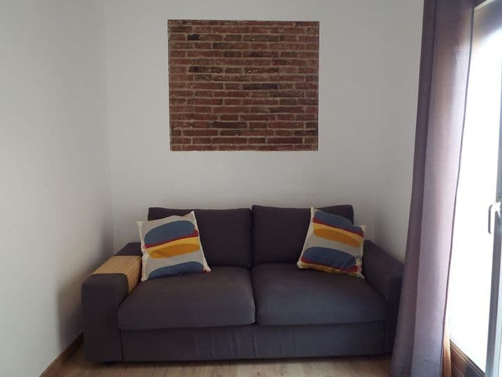 1 bedroom apartment for rent in Ciutat Vella, Spain - Image 2