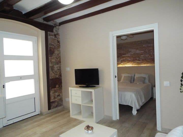 1 bedroom apartment for rent in Ciutat Vella, Spain - Image 3