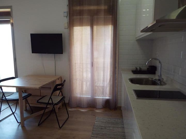 1 bedroom apartment for rent in Ciutat Vella, Spain - Image 4