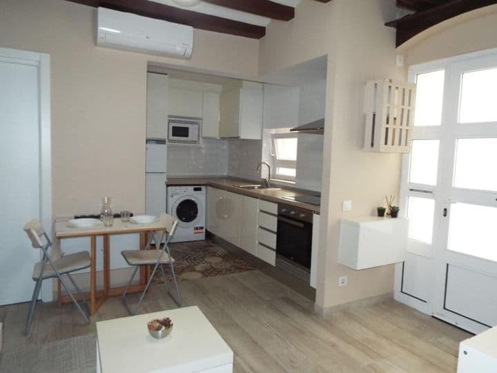 1 bedroom apartment for rent in Ciutat Vella, Spain - Image 2