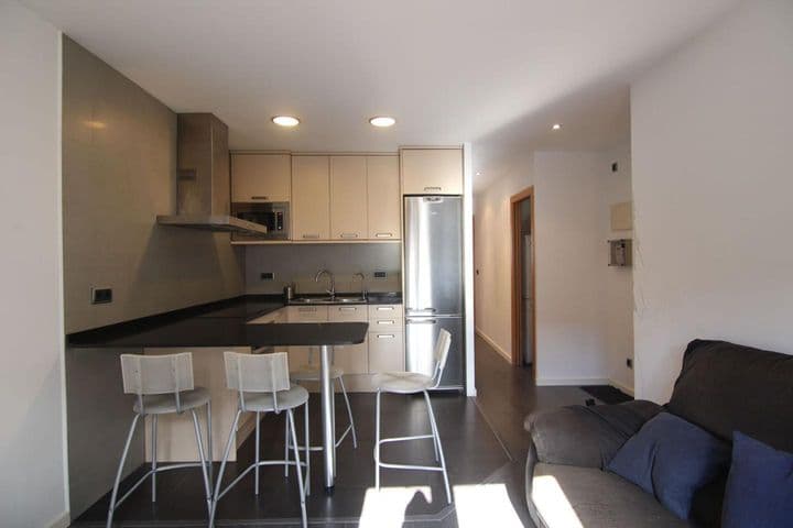 2 bedrooms apartment for rent in Sants-Montjuic, Spain - Image 4