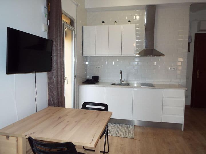 1 bedroom apartment for rent in Ciutat Vella, Spain - Image 3