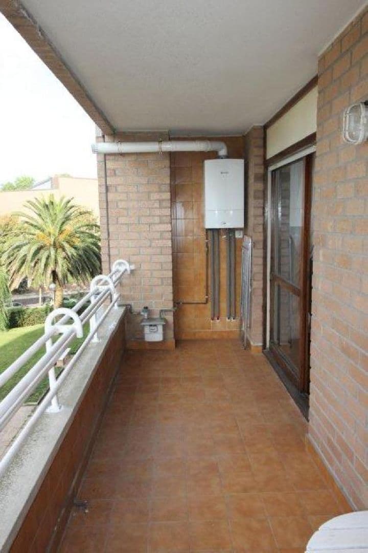 1 bedroom apartment for rent in Santander, Spain - Image 8