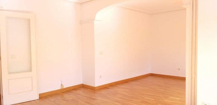 3 bedrooms apartment for rent in Valladolid, Spain - Image 3