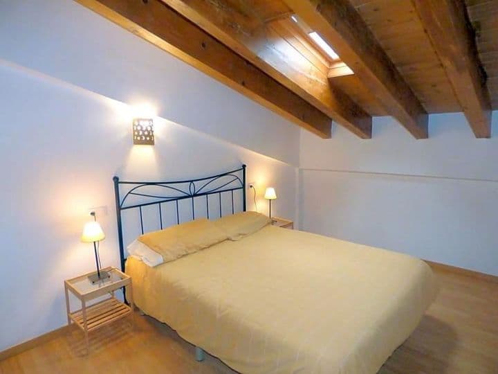 2 bedrooms apartment for rent in Huesca, Spain - Image 8