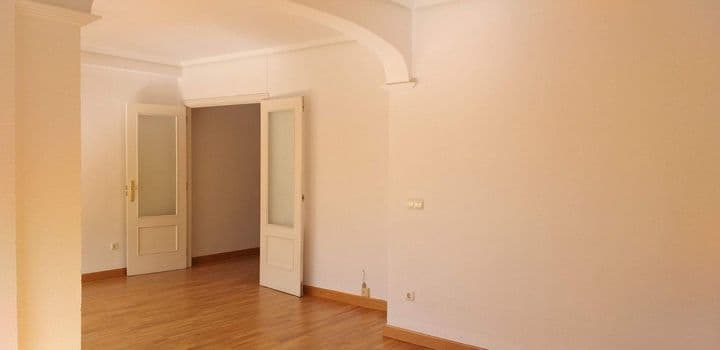 3 bedrooms apartment for rent in Valladolid, Spain - Image 4