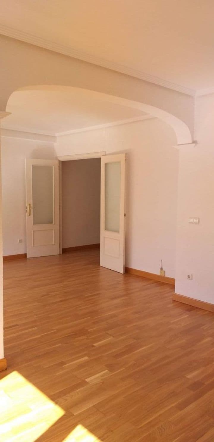 3 bedrooms apartment for rent in Valladolid, Spain - Image 8