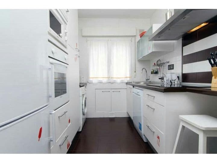 4 bedrooms apartment for rent in Santander, Spain - Image 9