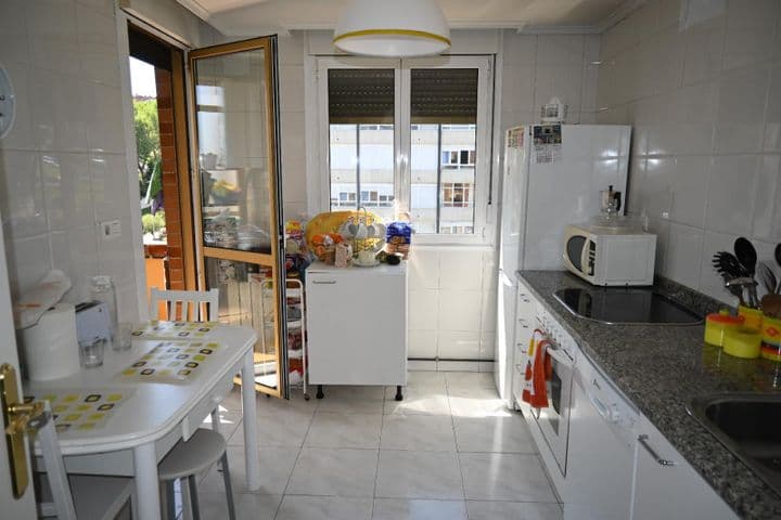 2 bedrooms apartment for rent in Santander, Spain - Image 3