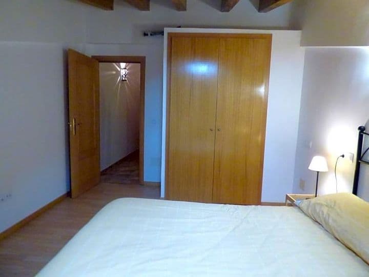 2 bedrooms apartment for rent in Huesca, Spain - Image 9