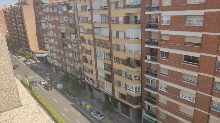 3 bedrooms apartment for rent in Valladolid, Spain - Image 9