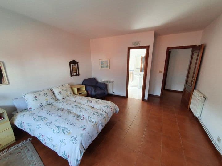 4 bedrooms apartment for sale in Corunna, Spain - Image 9
