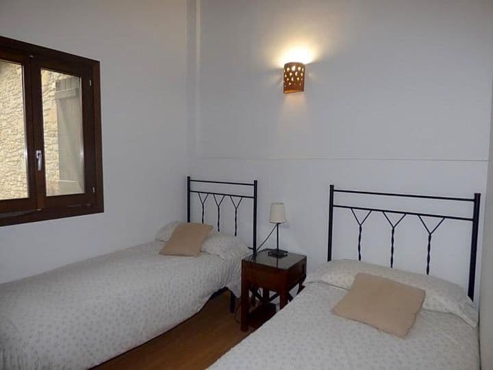 2 bedrooms apartment for rent in Huesca, Spain - Image 11