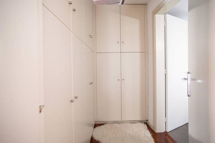 1 bedroom apartment for rent in Ciutat Vella, Spain - Image 10