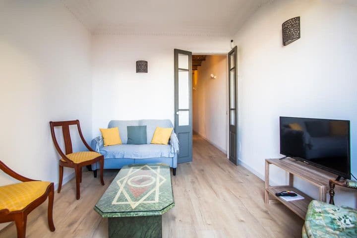 3 bedrooms apartment for rent in Sants-Montjuic, Spain - Image 3