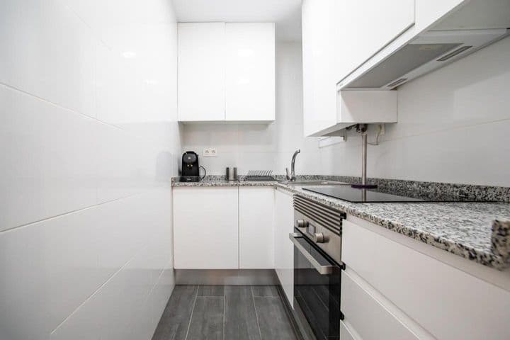 2 bedrooms apartment for rent in Sants-Montjuic, Spain - Image 8