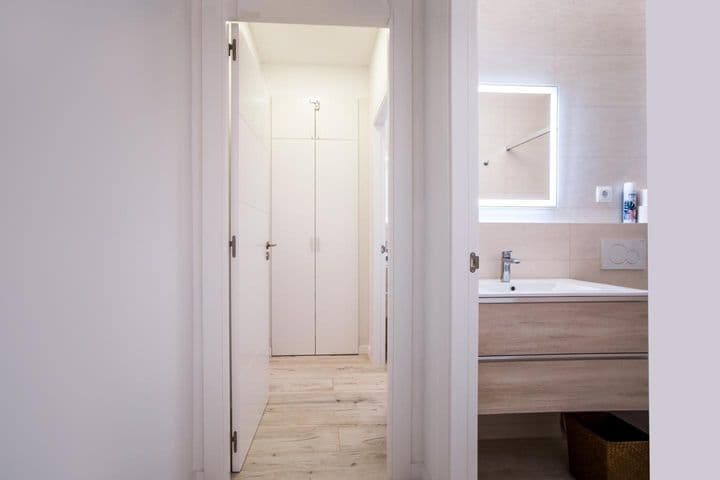 2 bedrooms apartment for rent in Sagrada Familia, Spain - Image 10